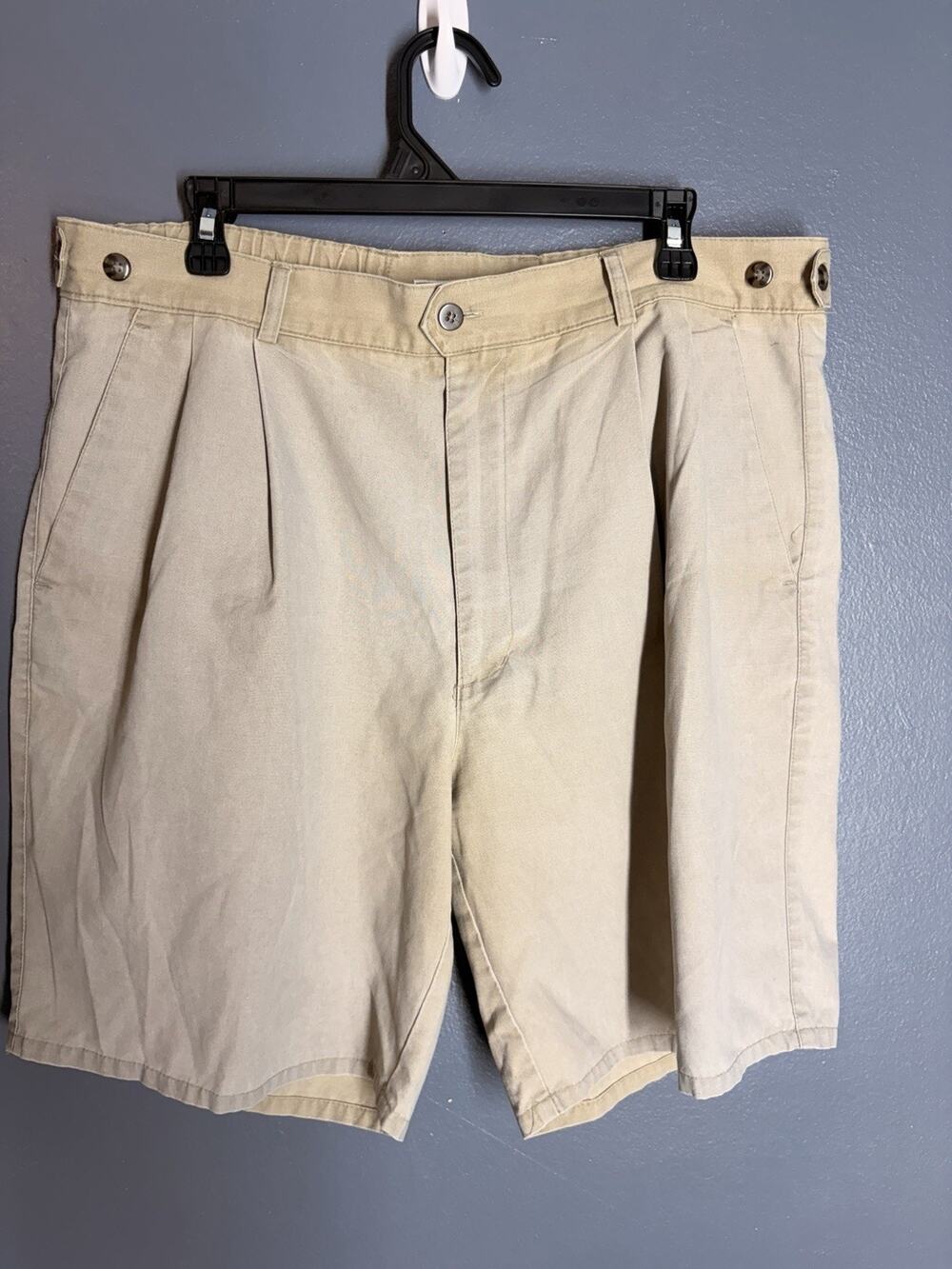 VTG Y2K Bugle Boy Men’s Shorts Size 36 Beige Loose Fit (Elegantly Aged)..